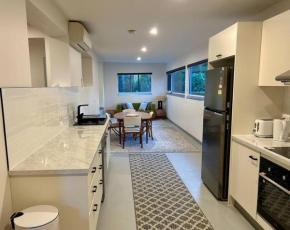 Stylish Sandy Bay Apartment
